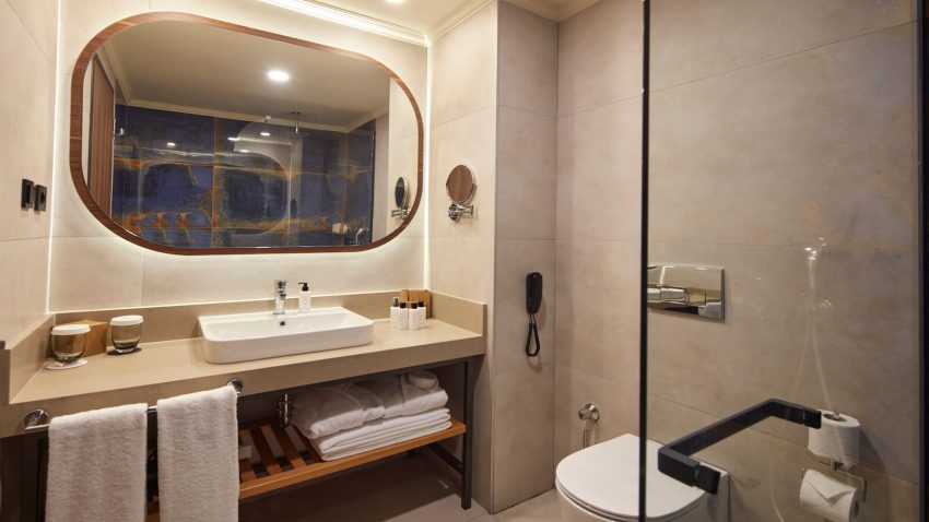 4. DELUXE LAND SIDE ROOM (1)